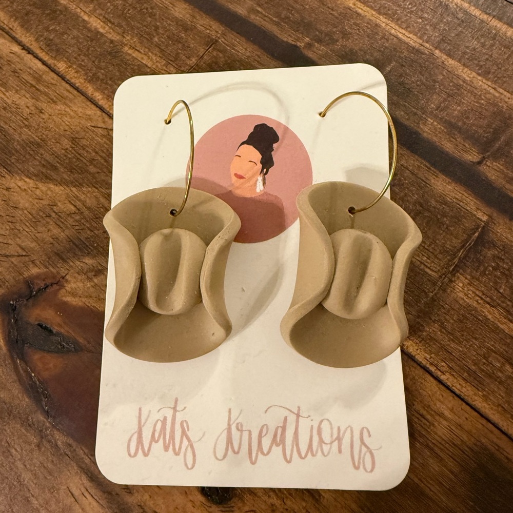 Cowgirl hat clay earrings 🤠